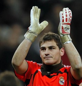 Casillas%20saluda ampliada[1]