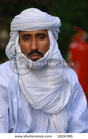 رجل أفغاني بزي عربي