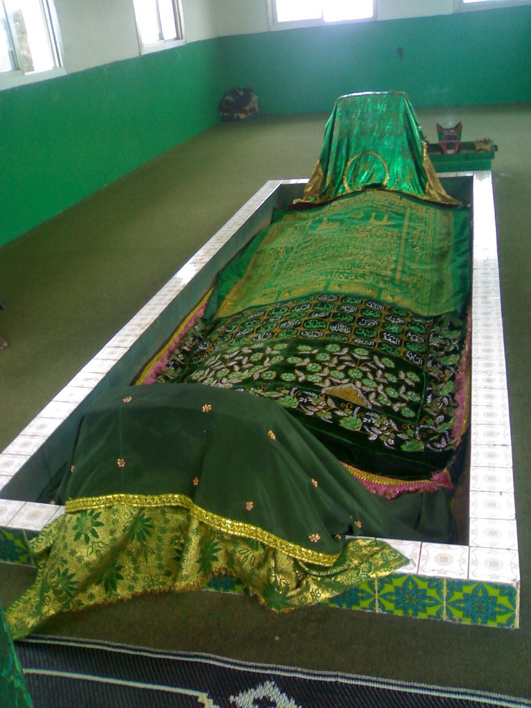 قبر النبي ايوب عليه السلام.