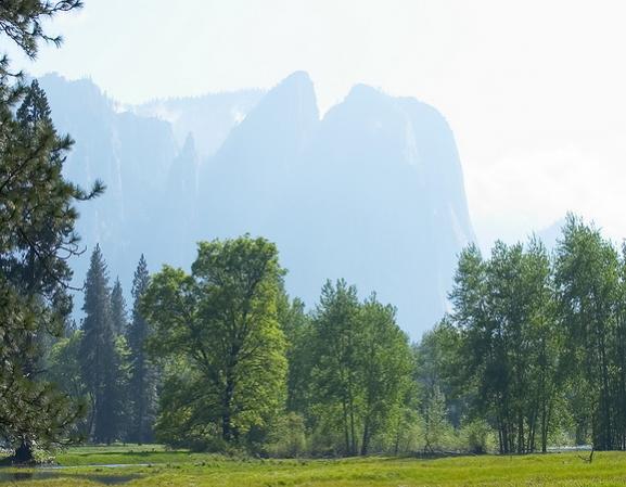 hazey yosemite valley
