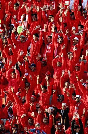 مشجعين الأحمر العماني