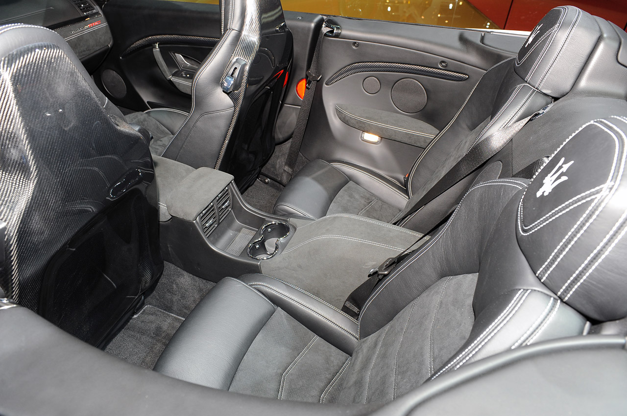 15-2013-maserati-grancabrio-mc-paris