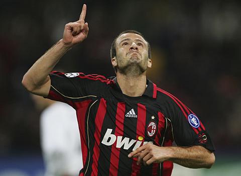 لاعب كرة من أندية أوروبا