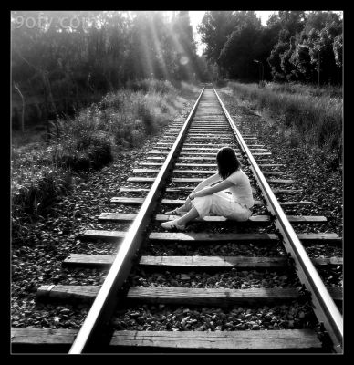 sofy_waiting_for_train