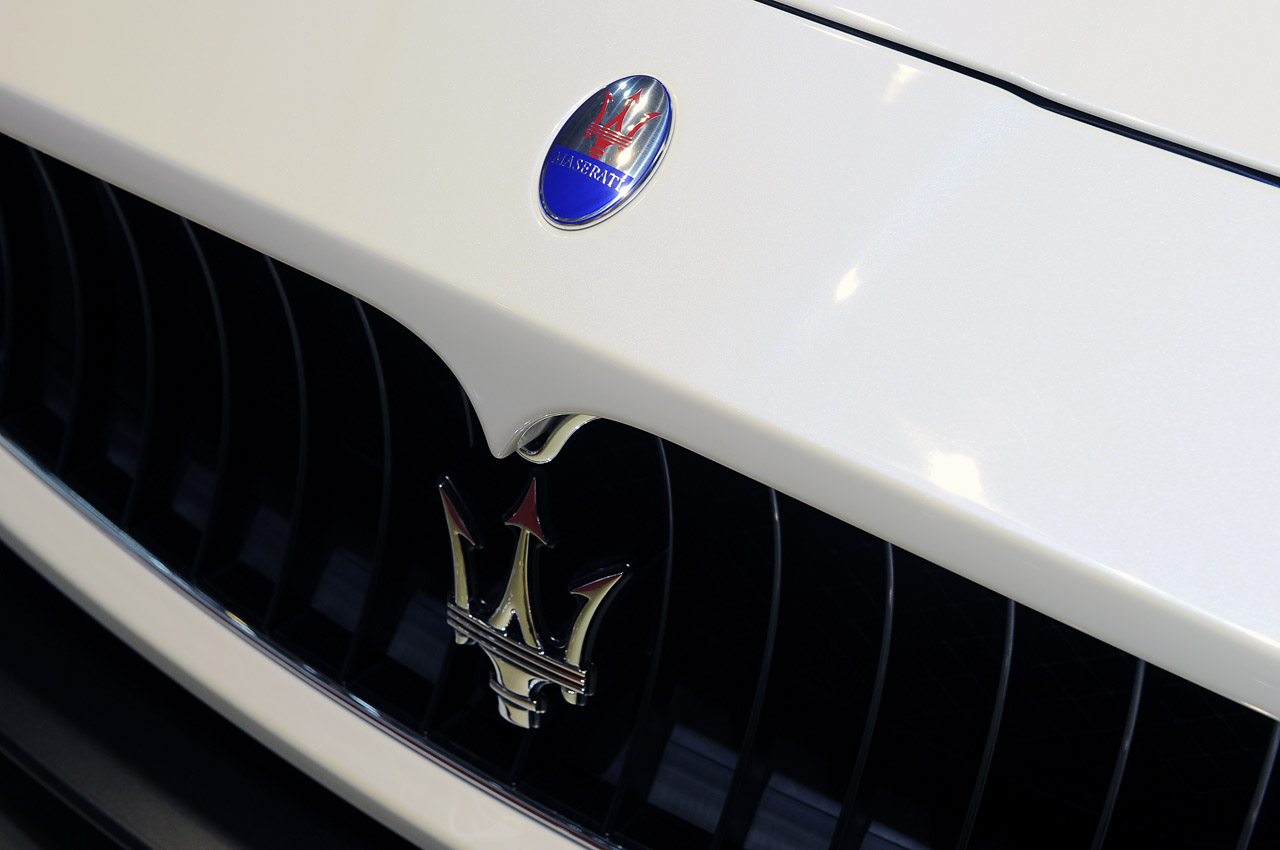 09-2013-maserati-grancabrio-mc-paris