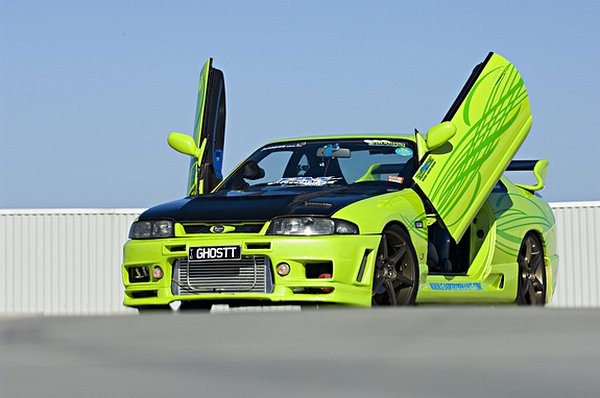 nissan-skyline-Gtr-gullwing-door-wallpaper