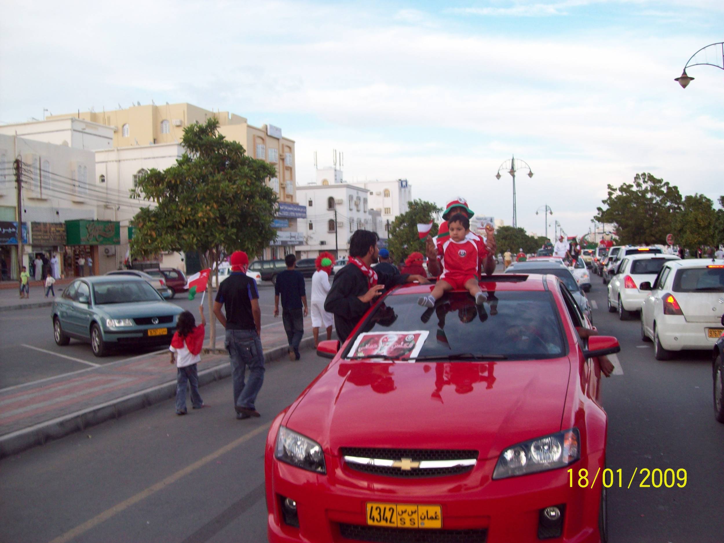 مشجعين الأحمر العماني