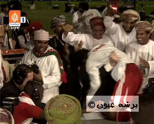 الحوسني يهجم علي جاده
