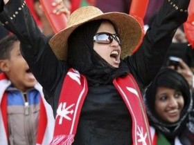 عاشق الأحمر