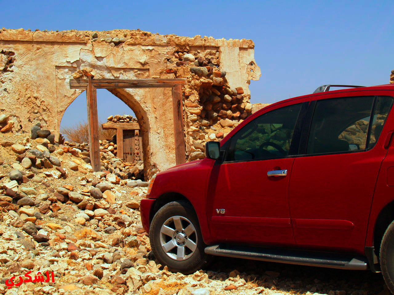 نيسان V8