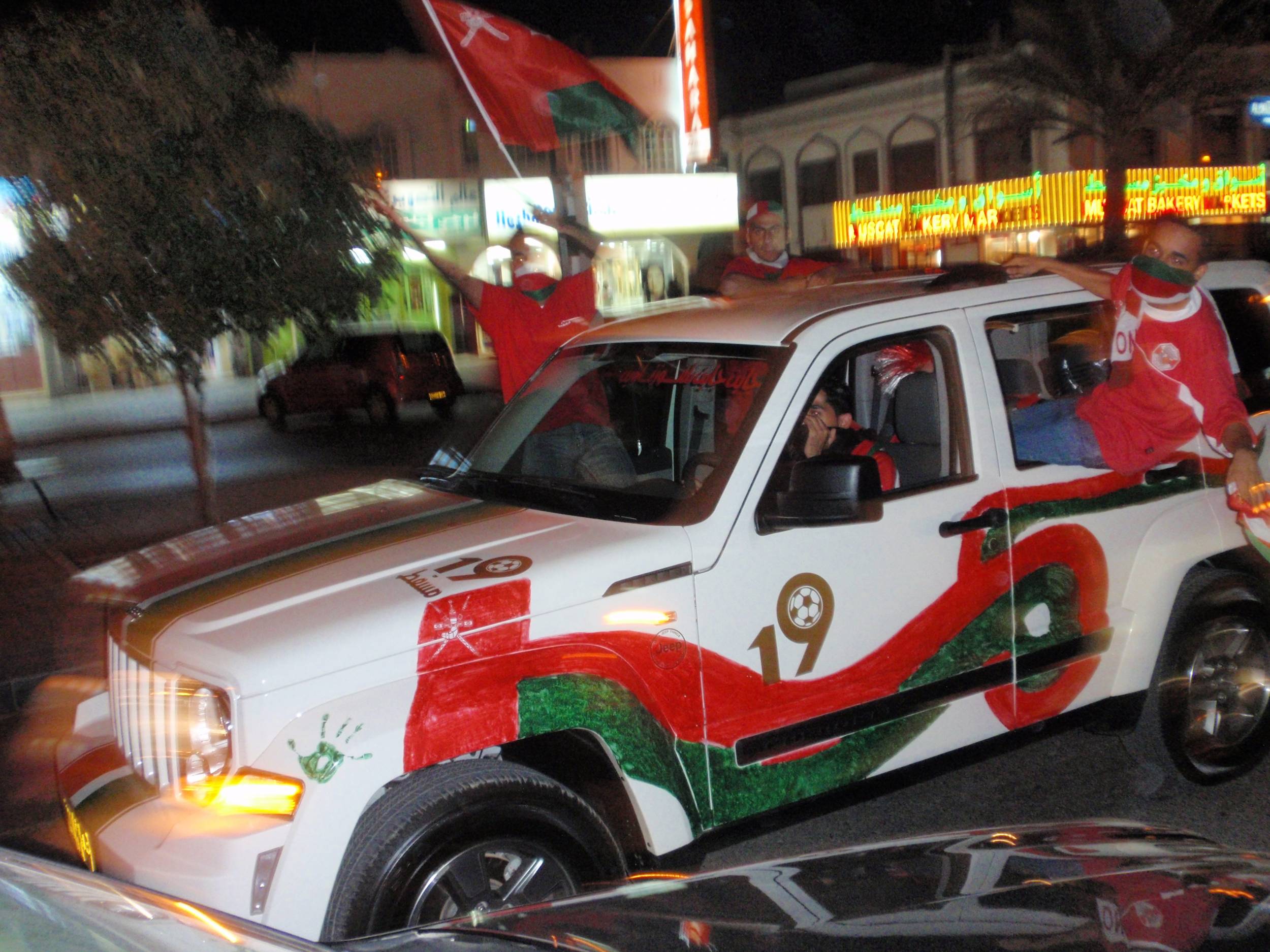 مشجعين الاحمر العماني