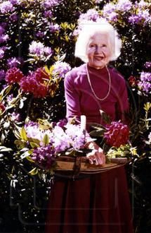 زهرة وسط الزهور