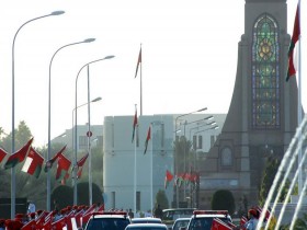 زيارة السلطان قابوس لجامعة السلطان 18-12-2010