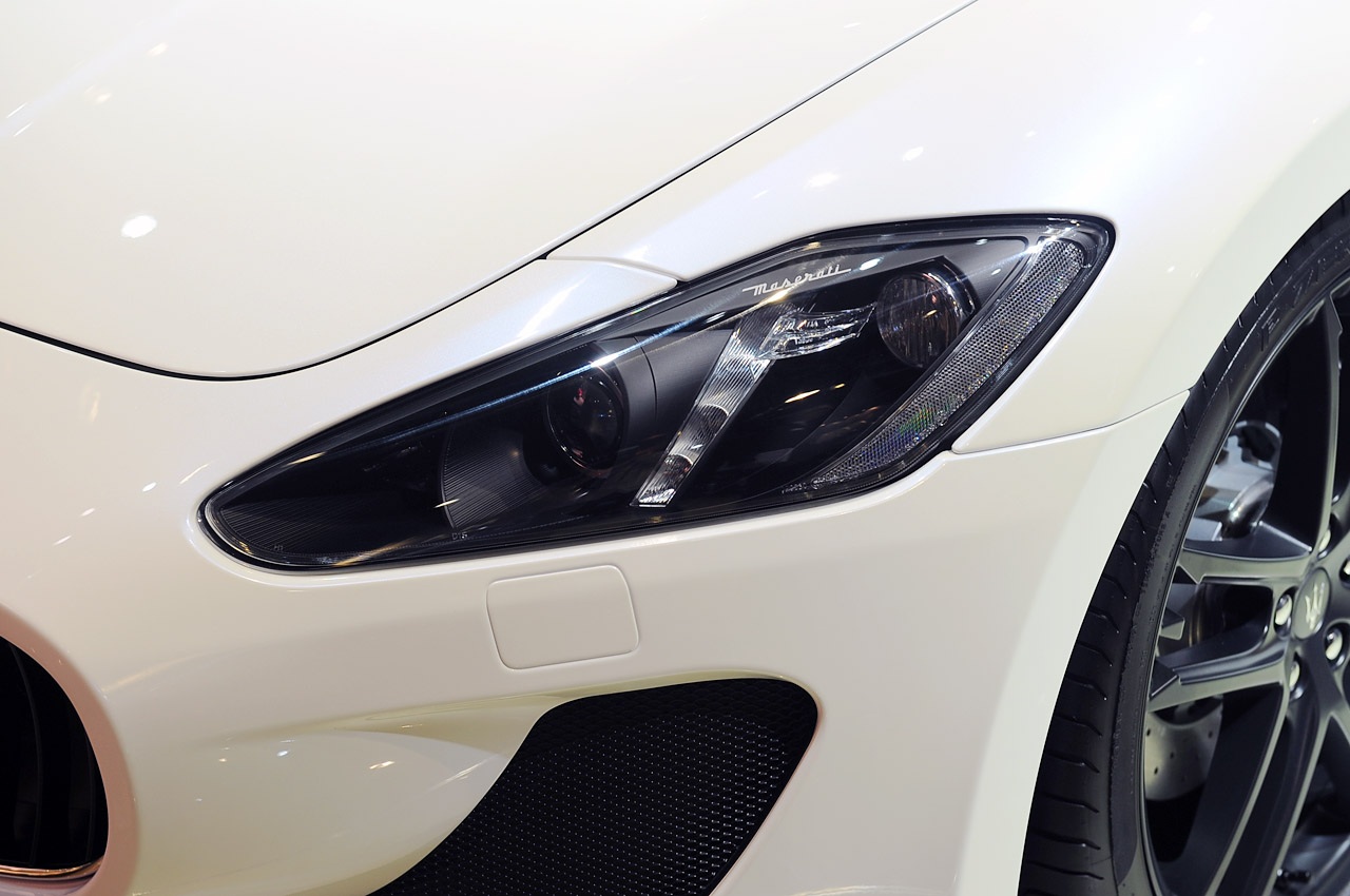 10-2013-maserati-grancabrio-mc-paris