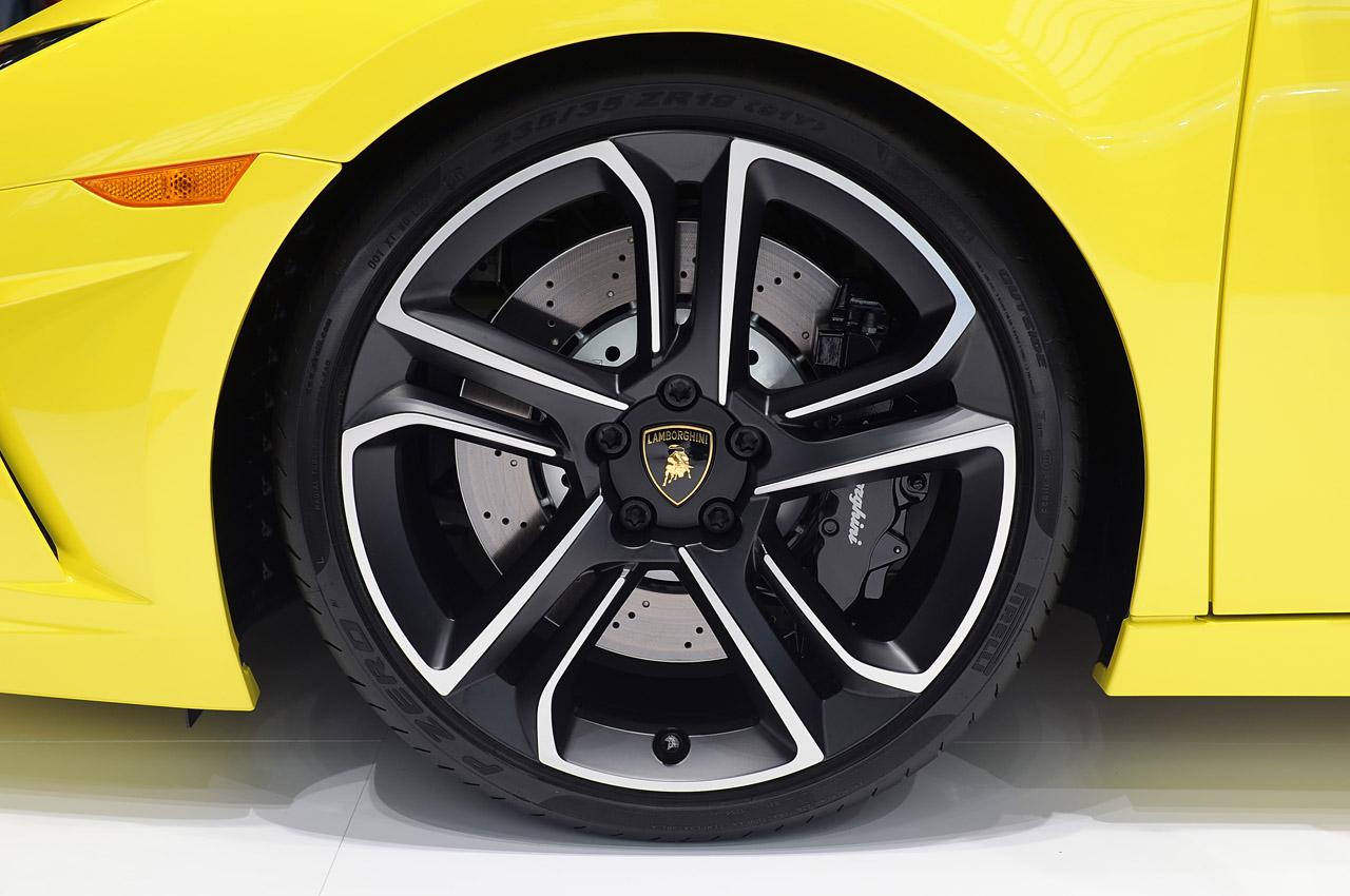 12-2013-lamborghini-gallardo-paris