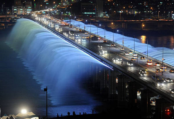 105232,xcitefun seouls banpo bridge 0