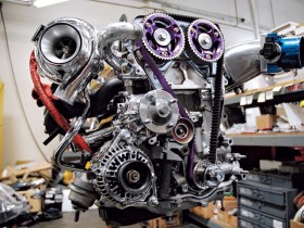 turp_0806_05_z_castrol_syntec_top_shop_challenge_toyota_supra_2jz_engine