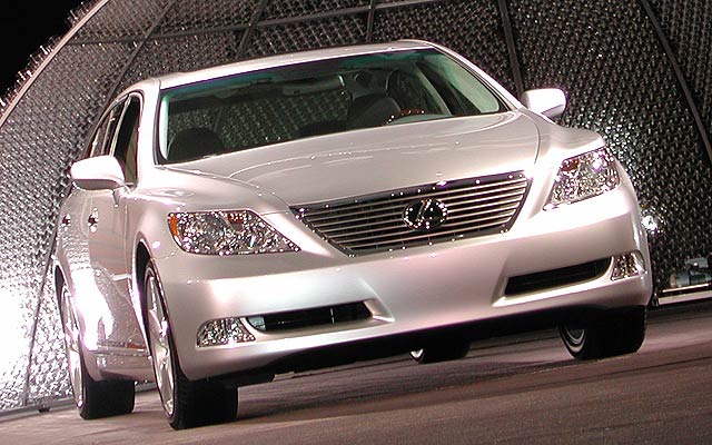 112_06naias_01x_2007_lexus_is460_luxury_sedan_front_passenger_side