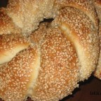 خبز التركي بالسمسم .. يا حلووه مع الشرااب :)