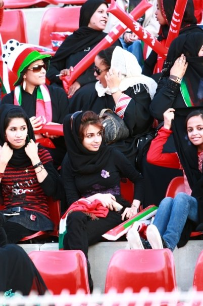 مشجعين الاحمر العماني